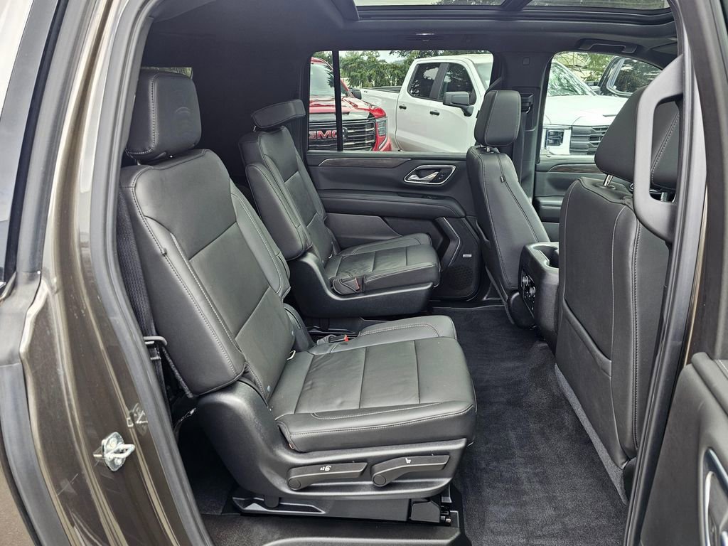 Used 2021 Chevrolet Suburban LT w/ LT Signature Package AWD/4WD image 12
