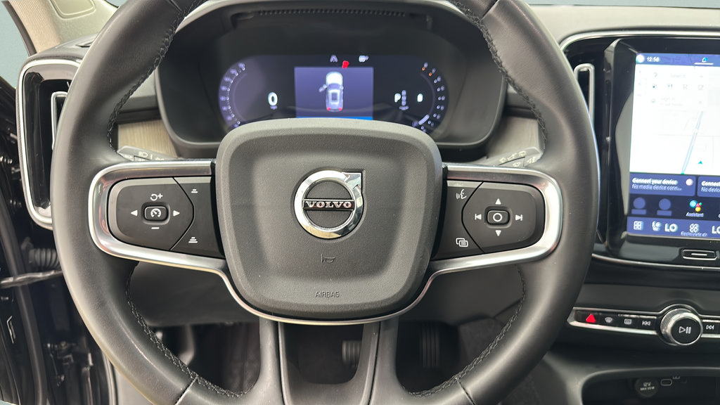 Used 2024 Volvo XC40 B5 Core AWD/4WD image 15