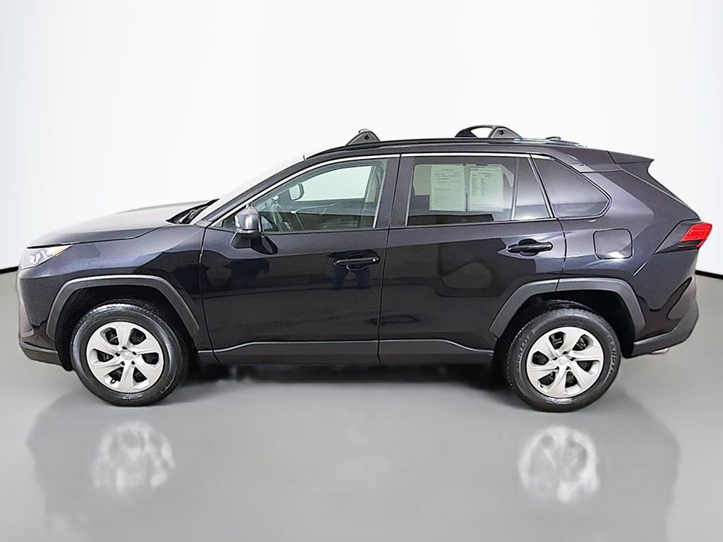 Used 2021 Toyota RAV4 LE image 11
