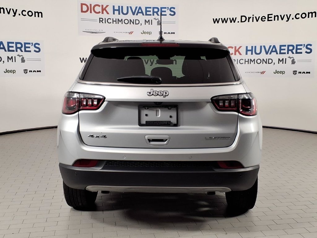 Used 2024 Jeep Compass Limited AWD/4WD image 5