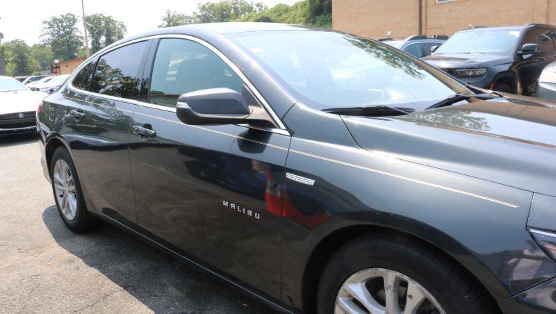 Used 2018 Chevrolet Malibu LT FWD image 3