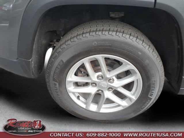 Used 2024 Jeep Grand Cherokee Laredo X AWD/4WD image 18