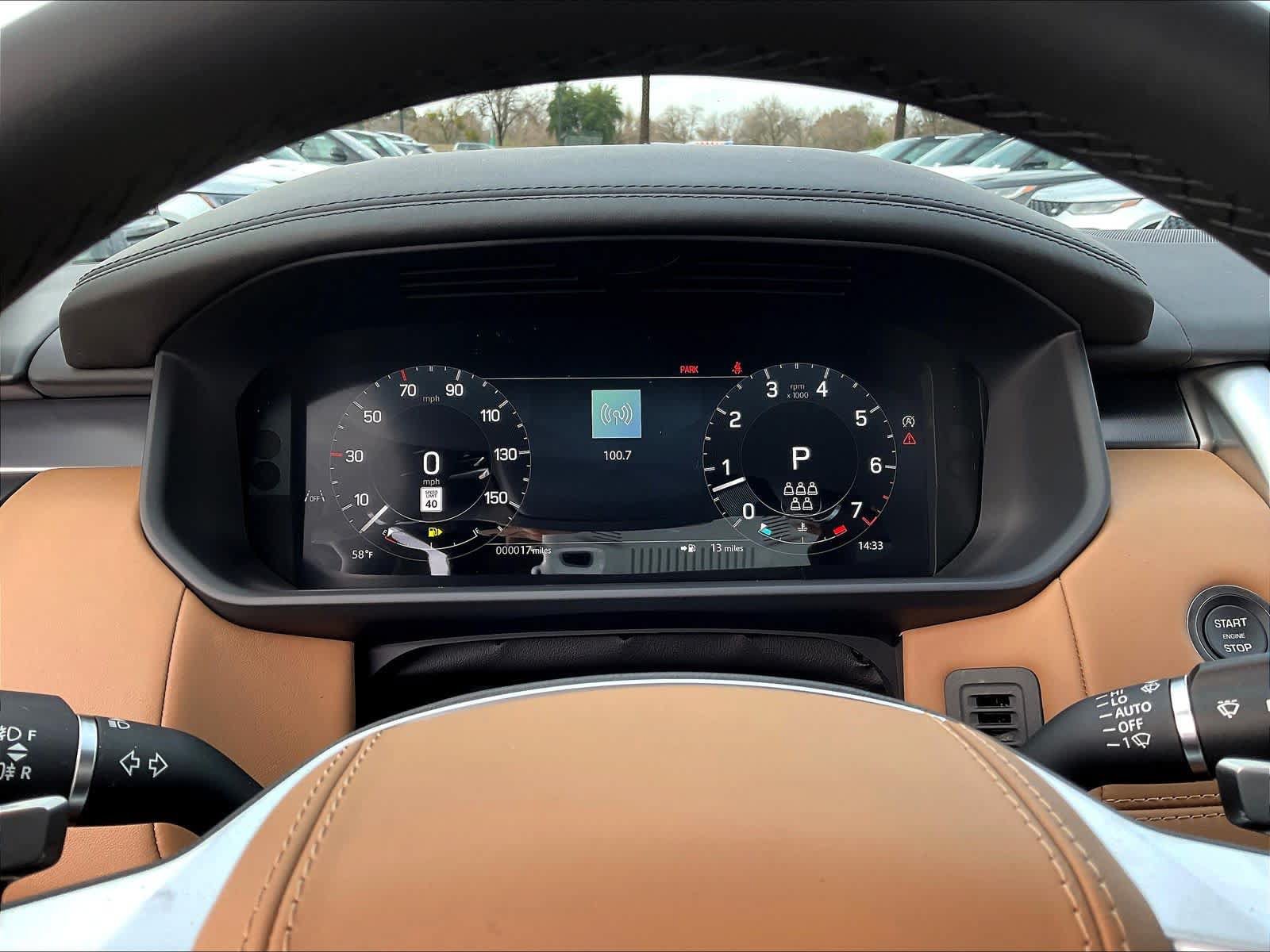 New 2025 Land Rover Discovery Metropolitan Edition AWD/4WD image 19