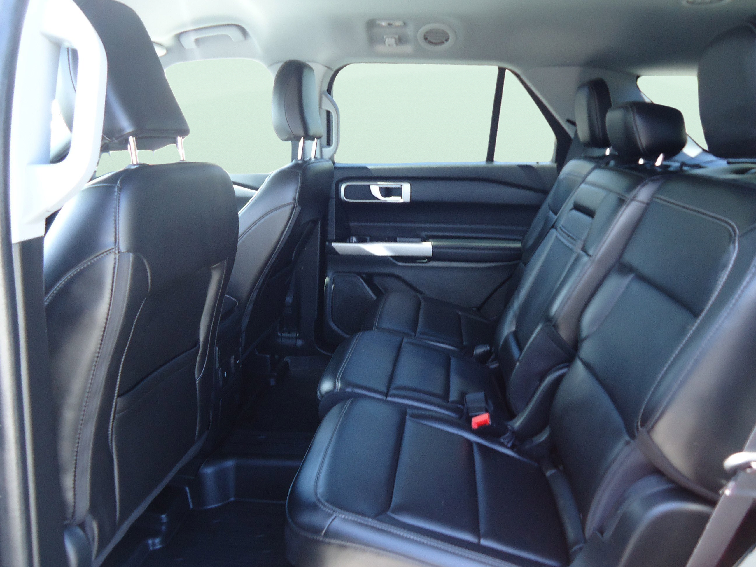 Used 2023 Ford Explorer XLT w/ Equipment Group 202A AWD/4WD image 26