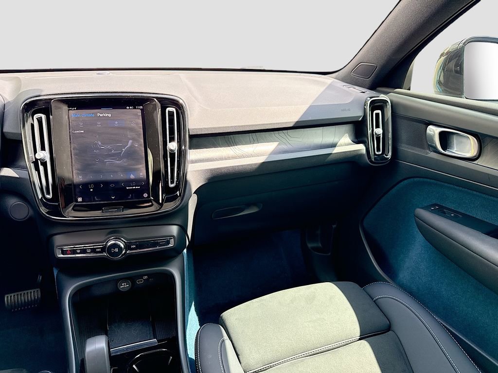 Used 2023 Volvo C40 P8 Recharge Plus image 25