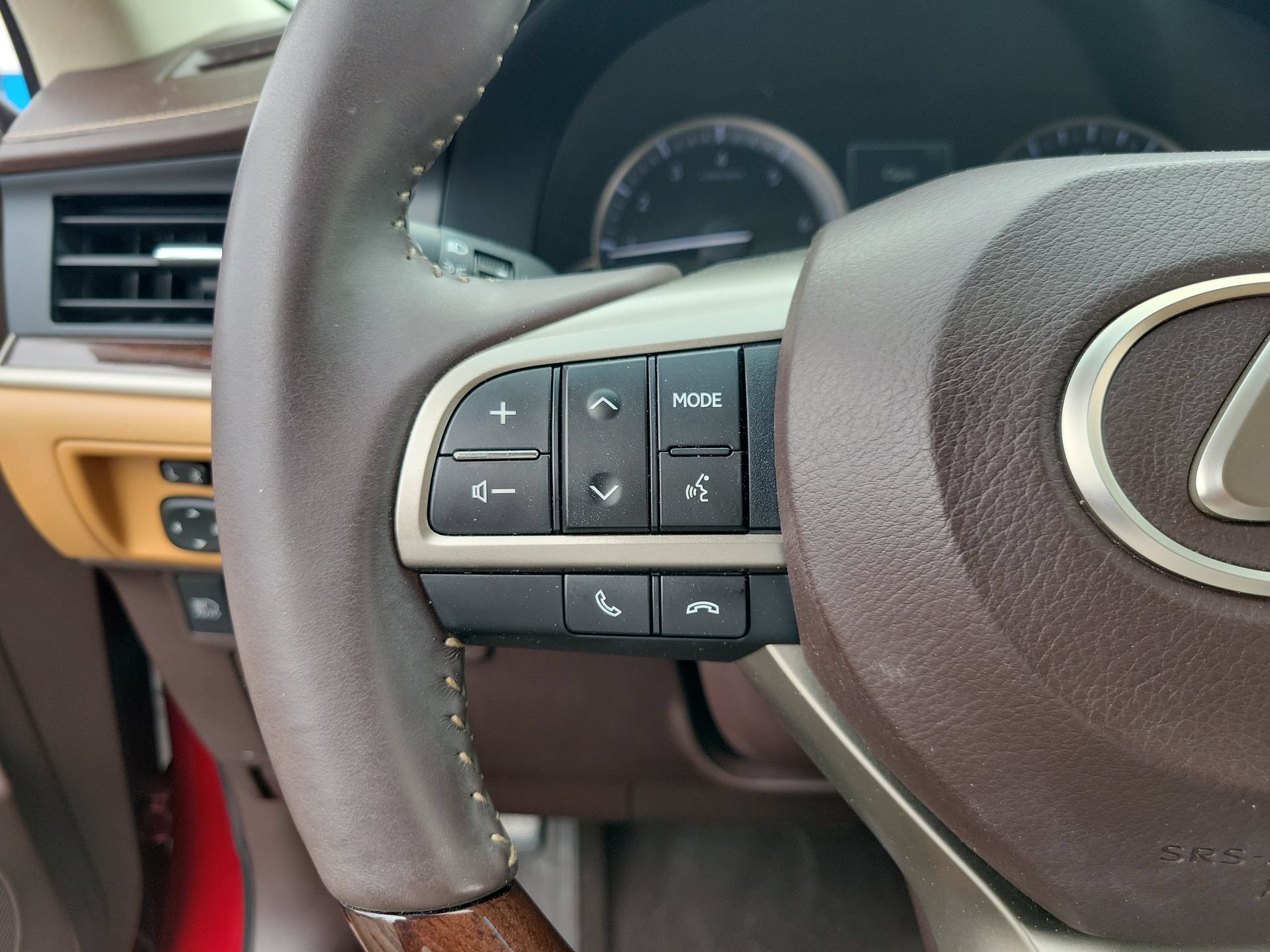 Used 2016 Lexus ES 350 w/ Luxury Package w/Wood Trim FWD image 30