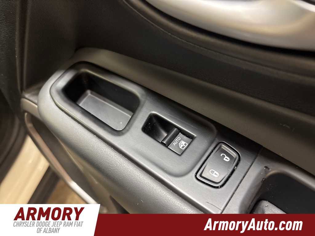 Used 2023 Jeep Renegade Latitude image 35