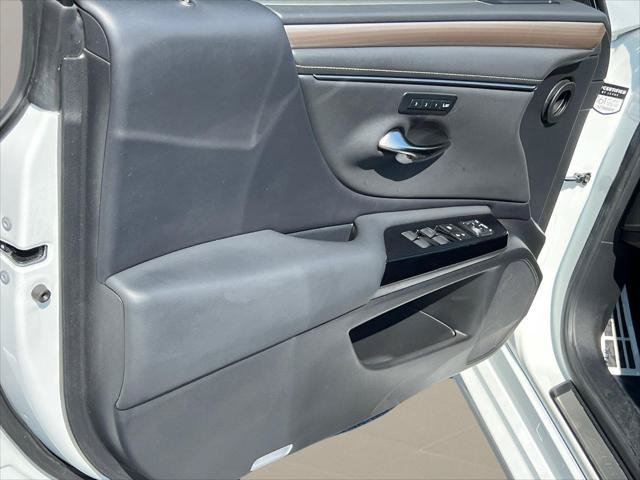 Certified 2022 Lexus ES 350 F Sport w/ Accessory Package FWD image 10