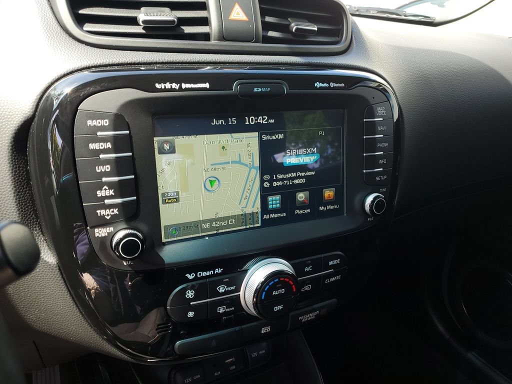 Used 2015 Kia Soul + w/ Audio Package FWD image 27