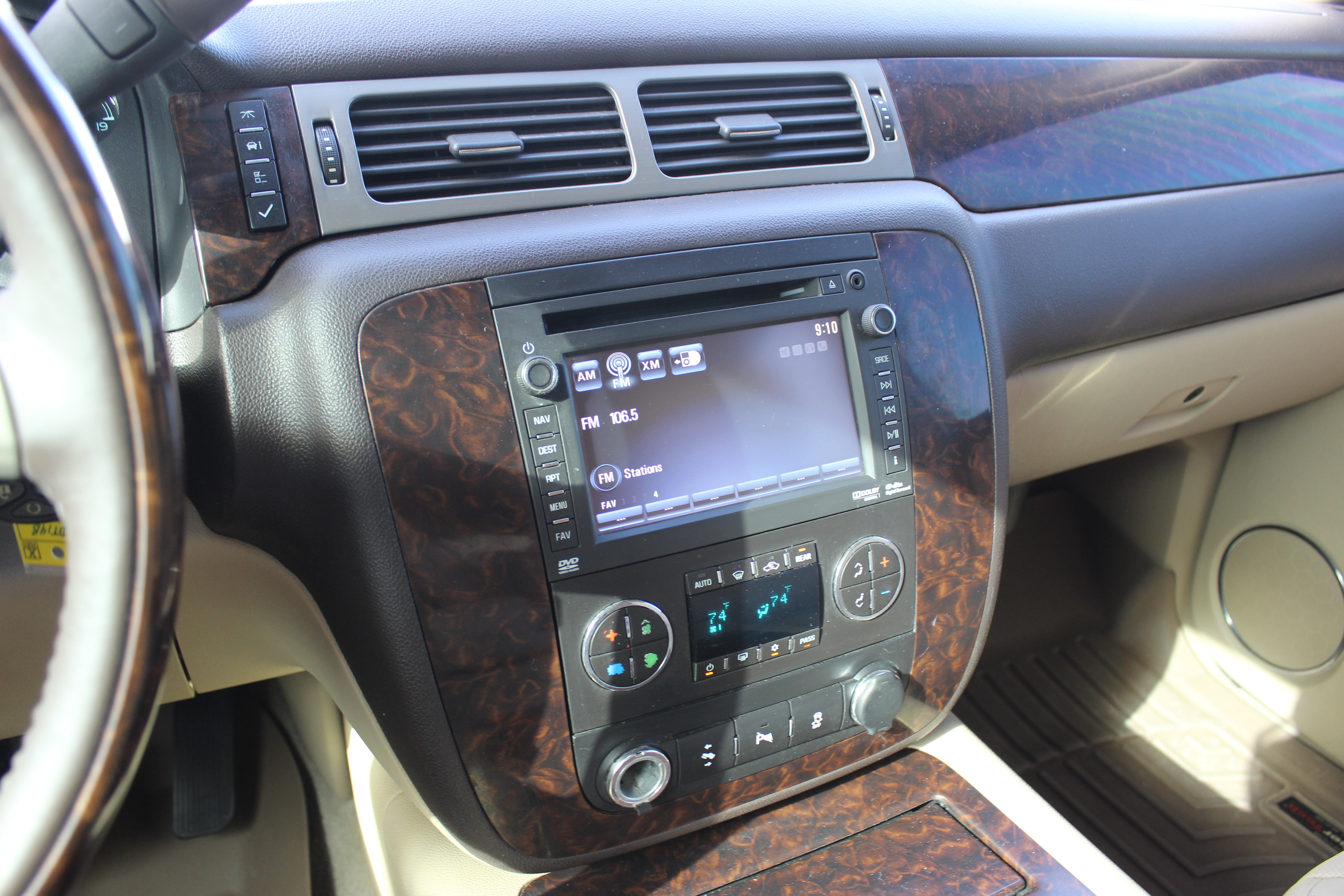 Used 2014 GMC Yukon Denali AWD/4WD image 12