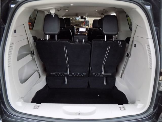 Used 2024 Chrysler Pacifica Touring-L image 29