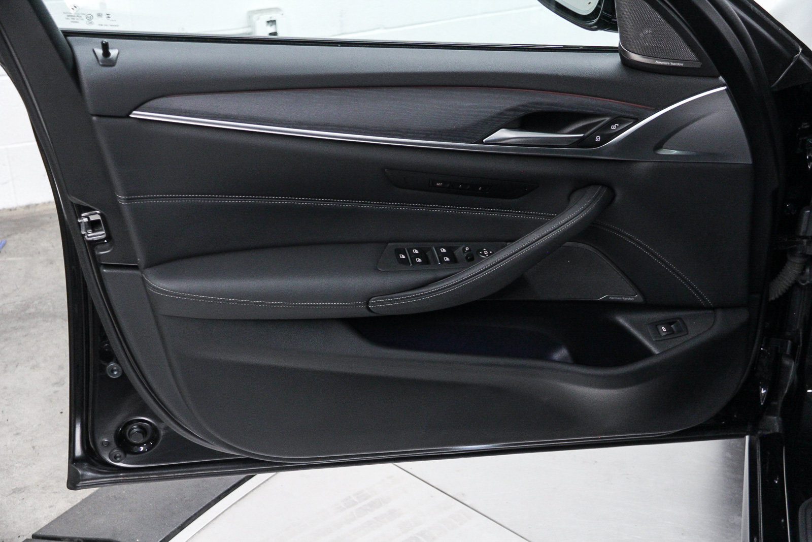 Used 2023 BMW 540i w/ M Sport Package RWD image 22