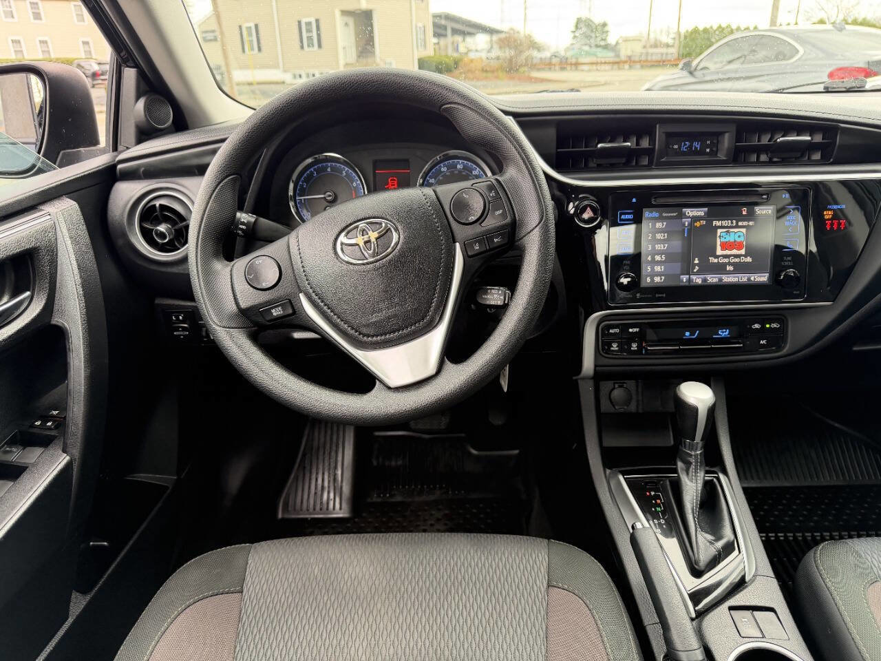 Used 2018 Toyota Corolla LE w/ LE Premium Package w/Moonroof FWD image 19