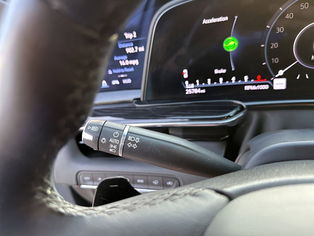 Used 2023 Cadillac Escalade Sport w/ LPO, ONYX Package image 32