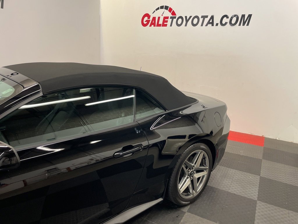 Used 2024 Ford Mustang Convertible image 5