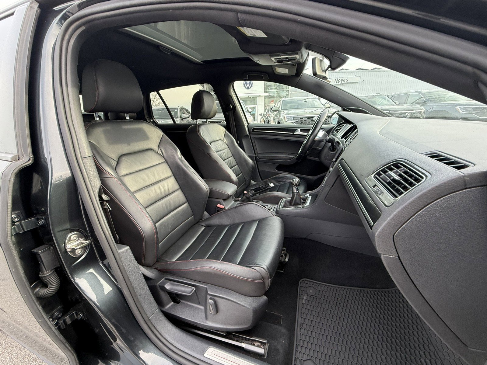 Used 2015 Volkswagen GTI SE w/ Lighting Package (SEL) image 22