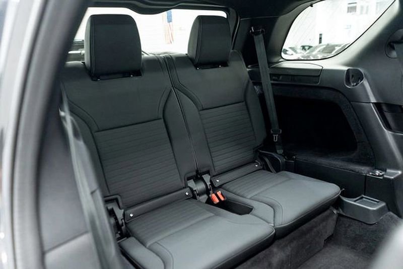 Used 2023 Land Rover Discovery S R-Dynamic image 14