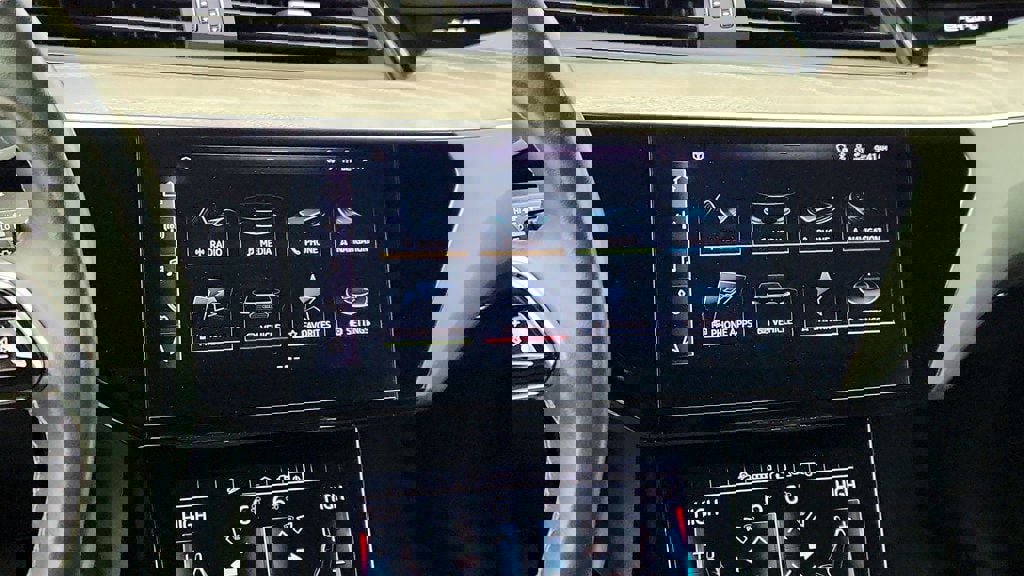 Used 2024 Audi Q8 e-tron Premium Plus image 19