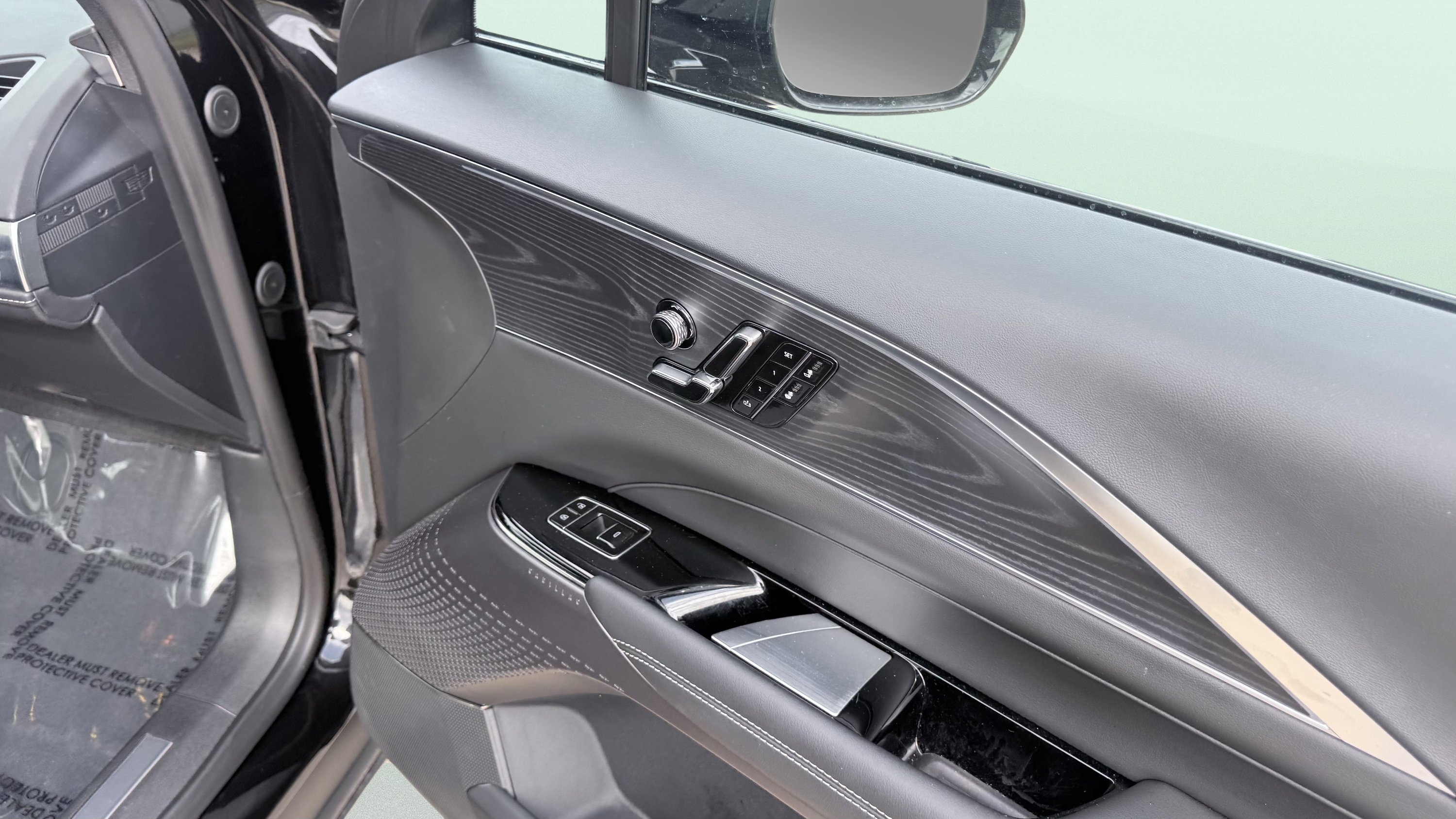 Used 2025 Cadillac Lyriq Luxury AWD/4WD image 42