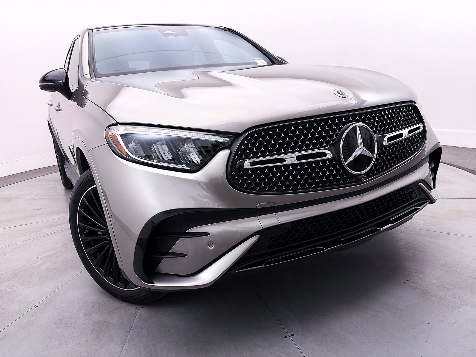 Used 2024 Mercedes-Benz GLC 300 4MATIC w/ AMG Line image 9