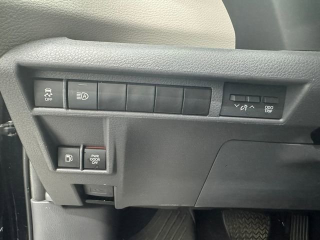 Used 2024 Toyota Sienna XLE w/ XLE Plus Package FWD image 34