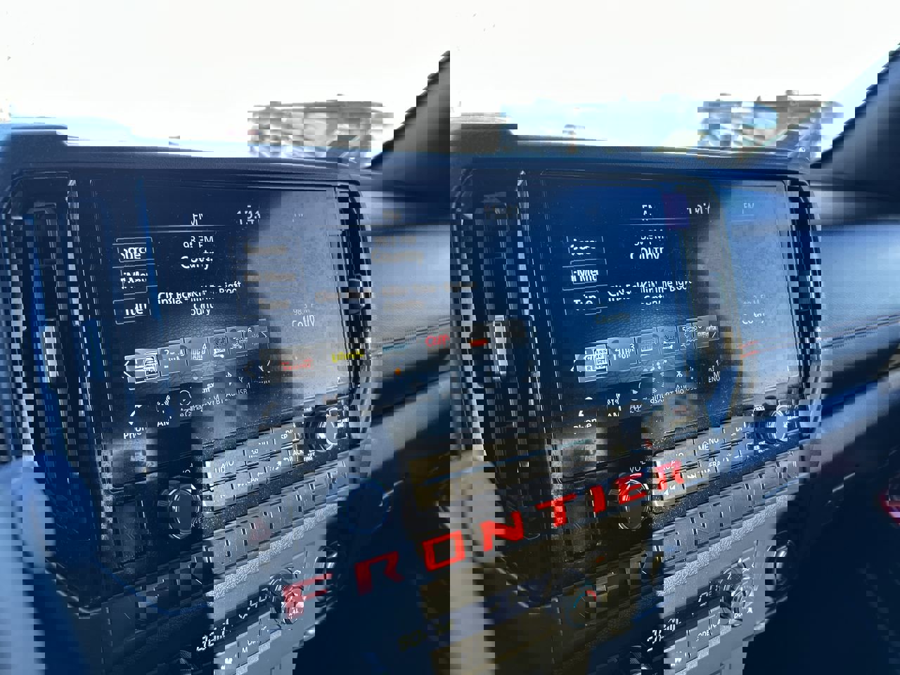 Used 2025 Nissan Frontier PRO-4X w/ Pro Convenience Package image 26