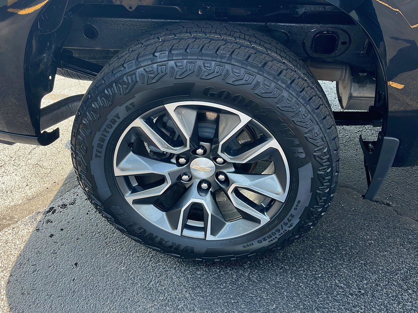 Used 2024 Chevrolet Silverado 1500 LT AWD/4WD image 33