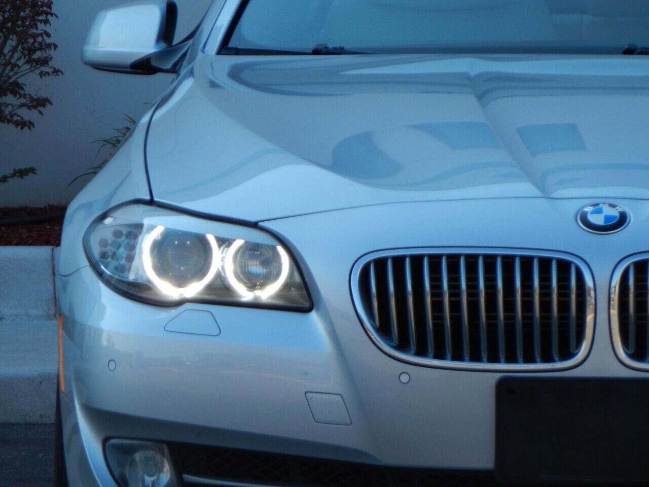 Used 2012 BMW 550i xDrive Sedan AWD/4WD image 10