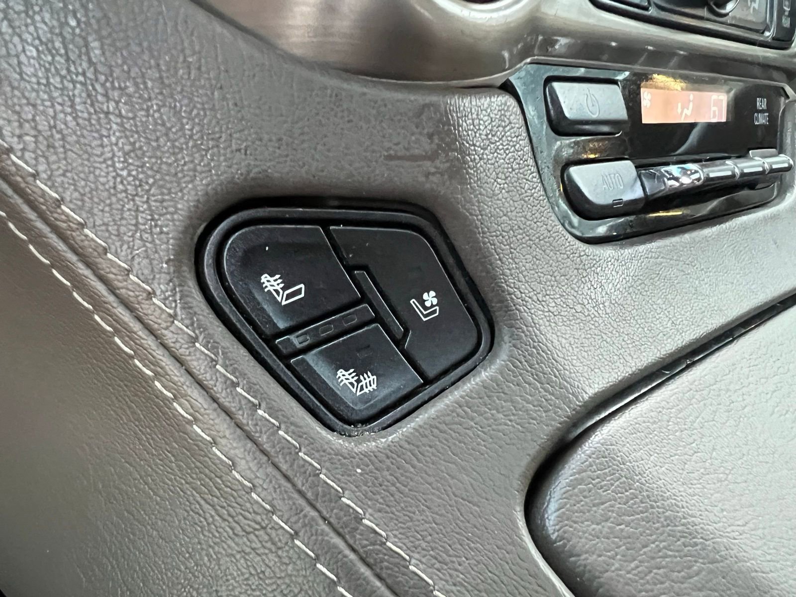 Used 2019 GMC Yukon XL Denali image 28