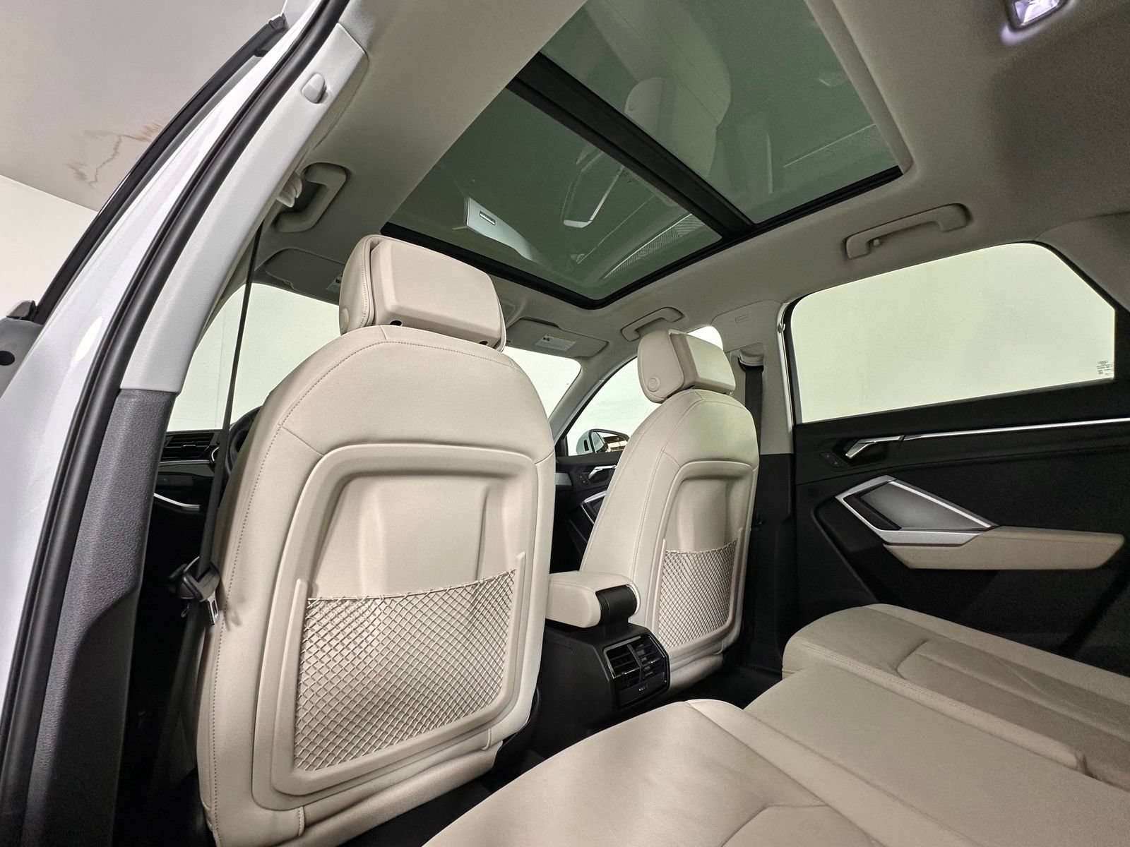 Used 2019 Audi Q3 2.0T Premium w/ Convenience Package AWD/4WD image 18
