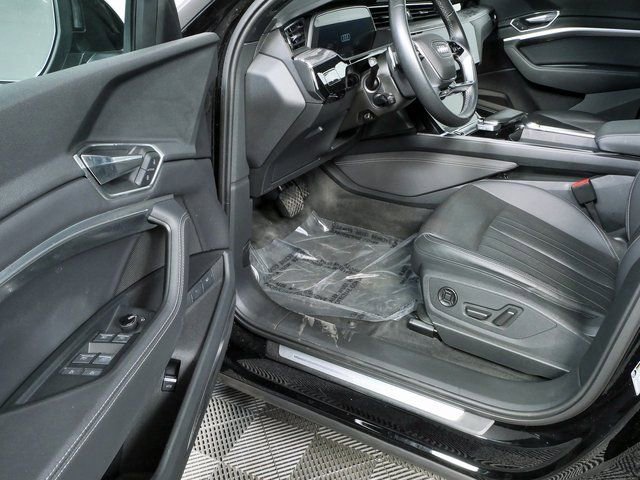 Certified 2022 Audi e-tron Premium Plus w/ Premium Plus Package image 8