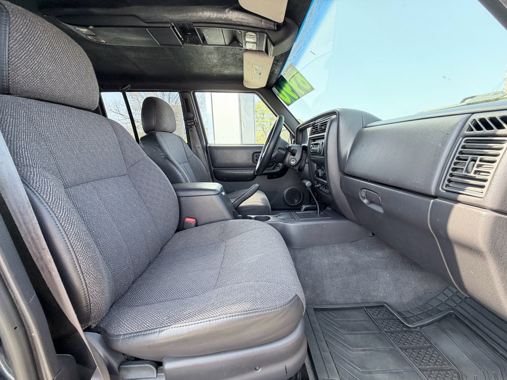 Used 2000 Jeep Cherokee Classic image 17