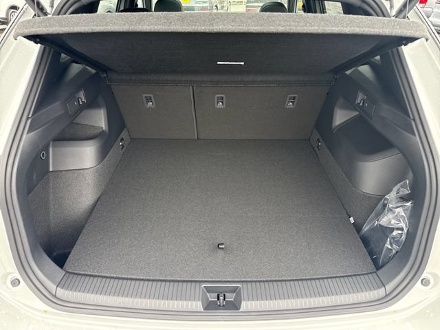 New 2026 Volkswagen Tiguan SEL R-Line AWD/4WD image 14