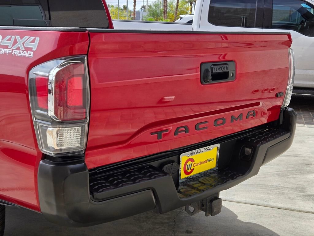 Used 2022 Toyota Tacoma TRD Off-Road AWD/4WD image 12