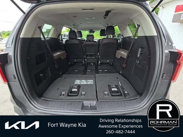 Certified 2026 Kia Carnival LXS FWD image 6