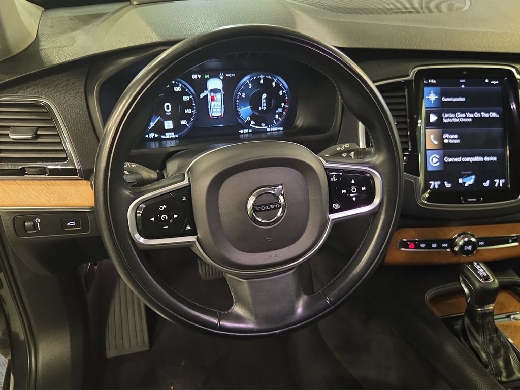 Used 2022 Volvo XC90 T6 Momentum AWD/4WD image 10