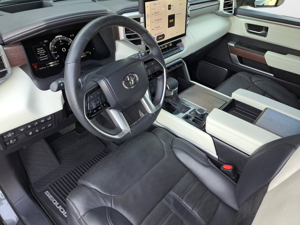 Used 2024 Toyota Sequoia Capstone image 13