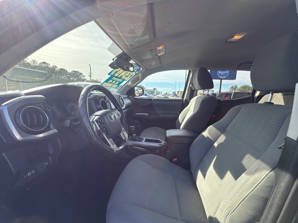 Used 2019 Toyota Tacoma SR5 AWD/4WD image 11