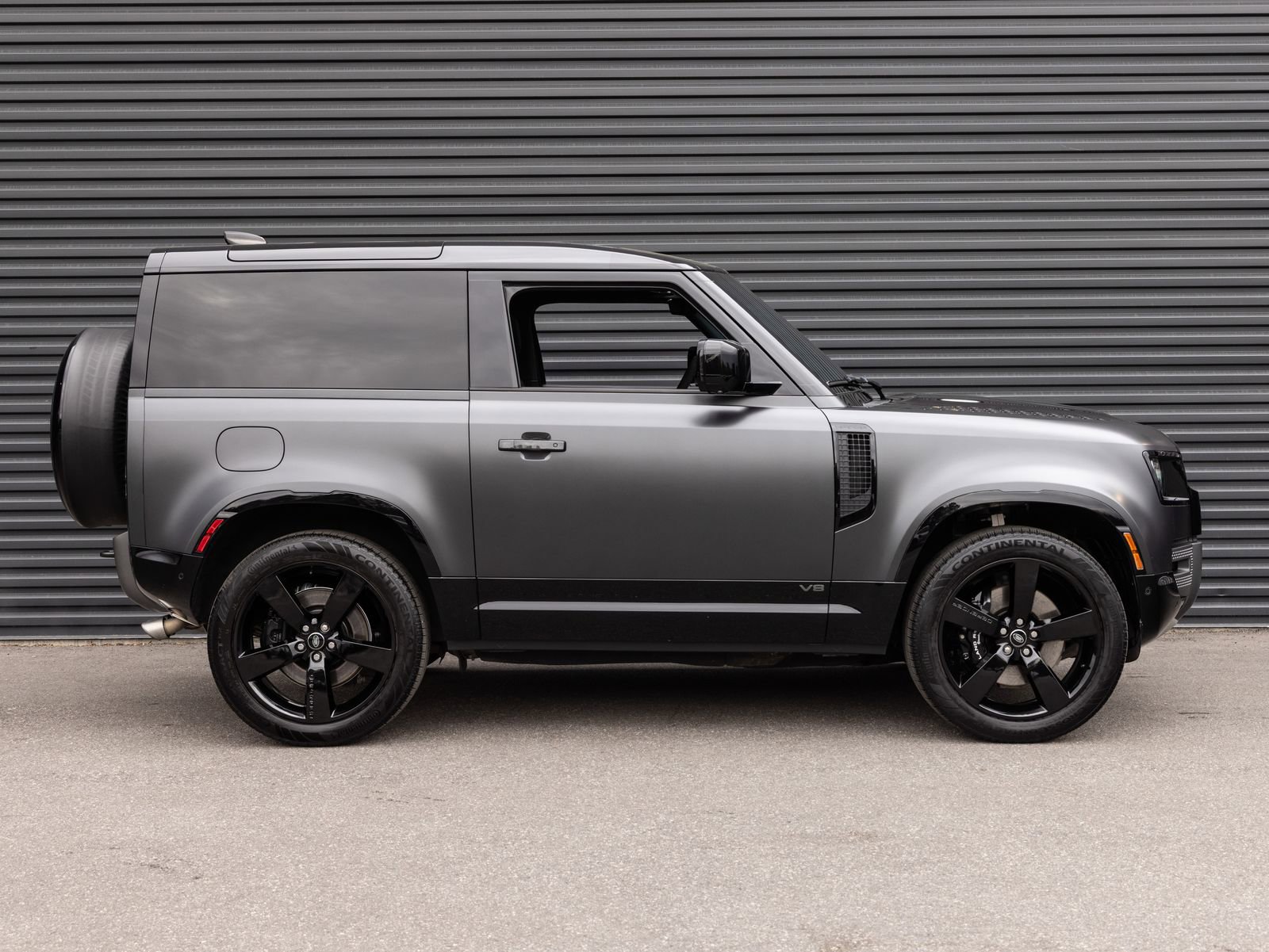 Used 2024 Land Rover Defender 90 Carpathian Edition image 6