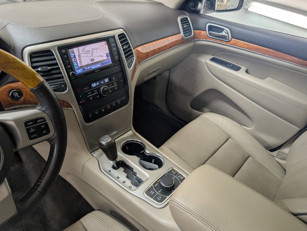 Used 2012 Jeep Grand Cherokee Overland w/ Mopar Chrome Edition Group AWD/4WD image 11