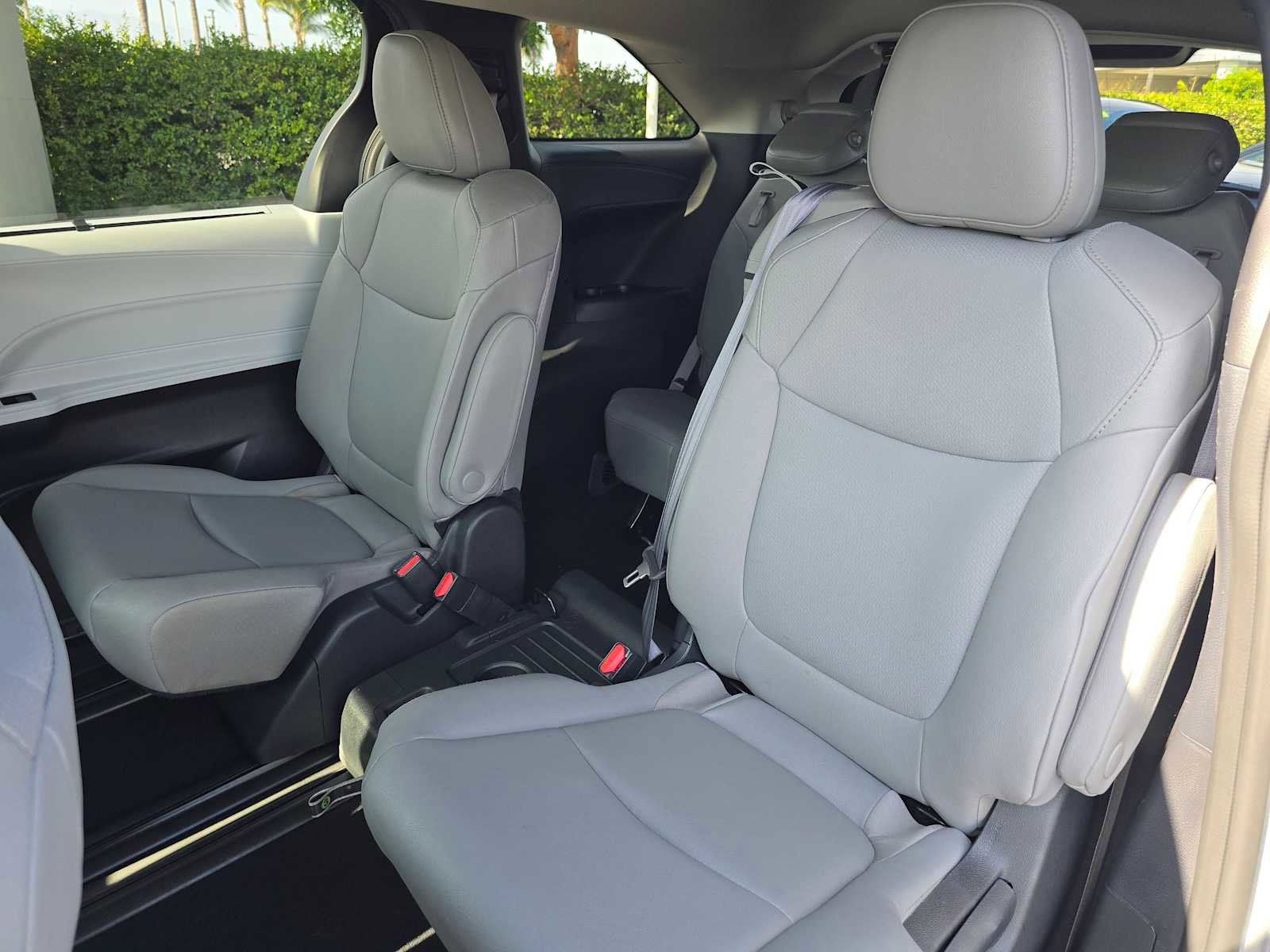 Certified 2025 Toyota Sienna XLE FWD image 21