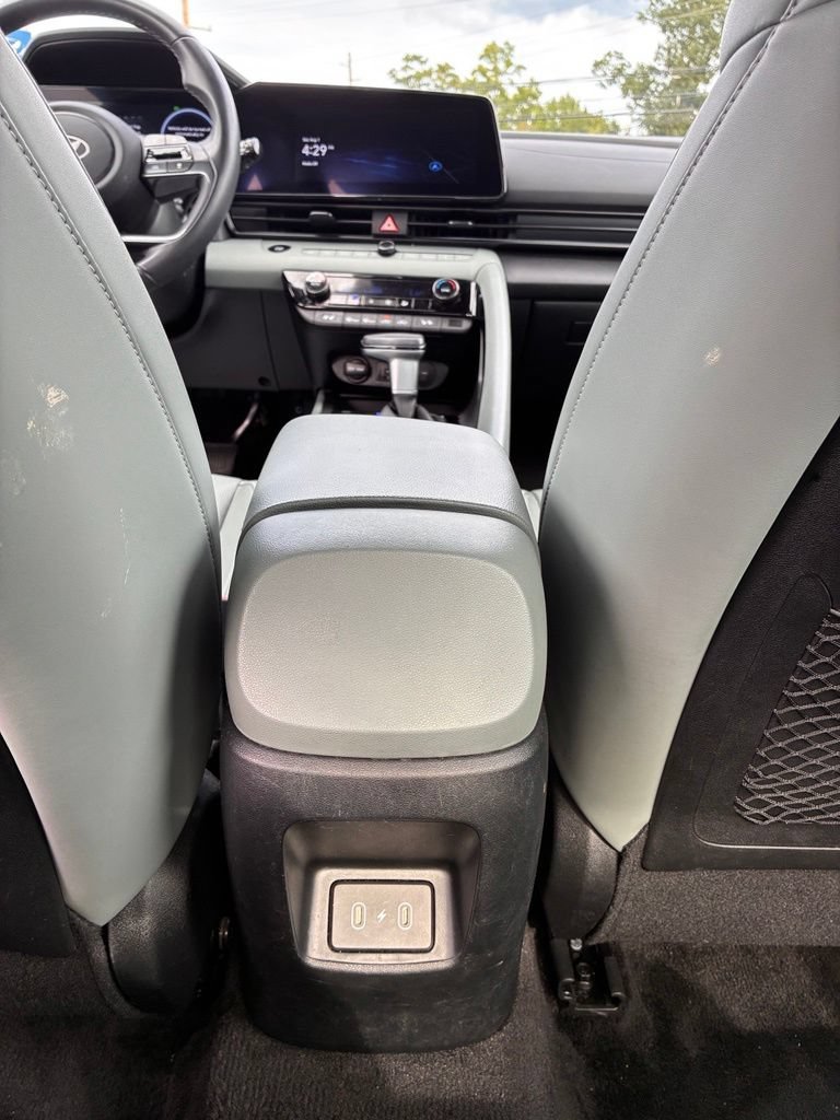 Used 2025 Hyundai Elantra Limited w/ Cargo Package FWD image 15