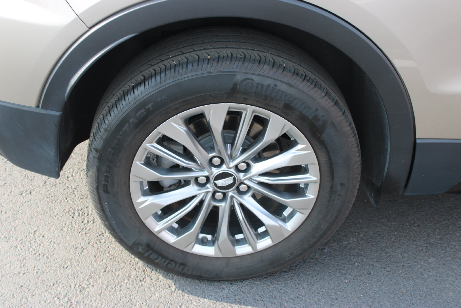 Used 2025 Cadillac XT4 Premium Luxury FWD image 29