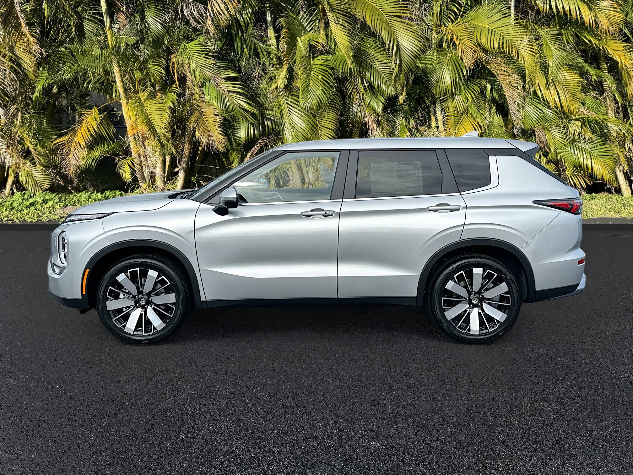 New 2026 Mitsubishi Outlander SE image 2