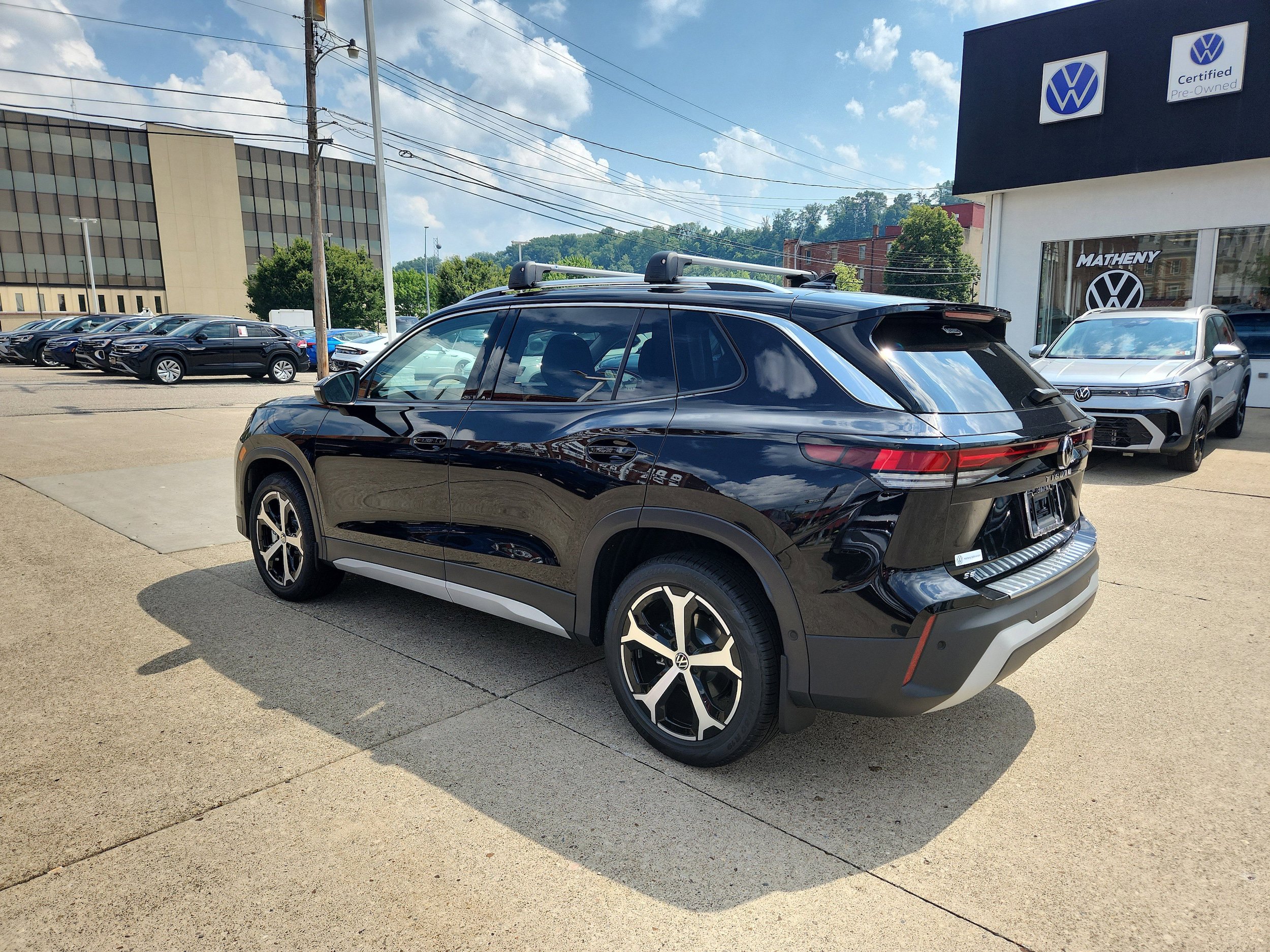 New 2025 Volkswagen Tiguan SE AWD/4WD image 3