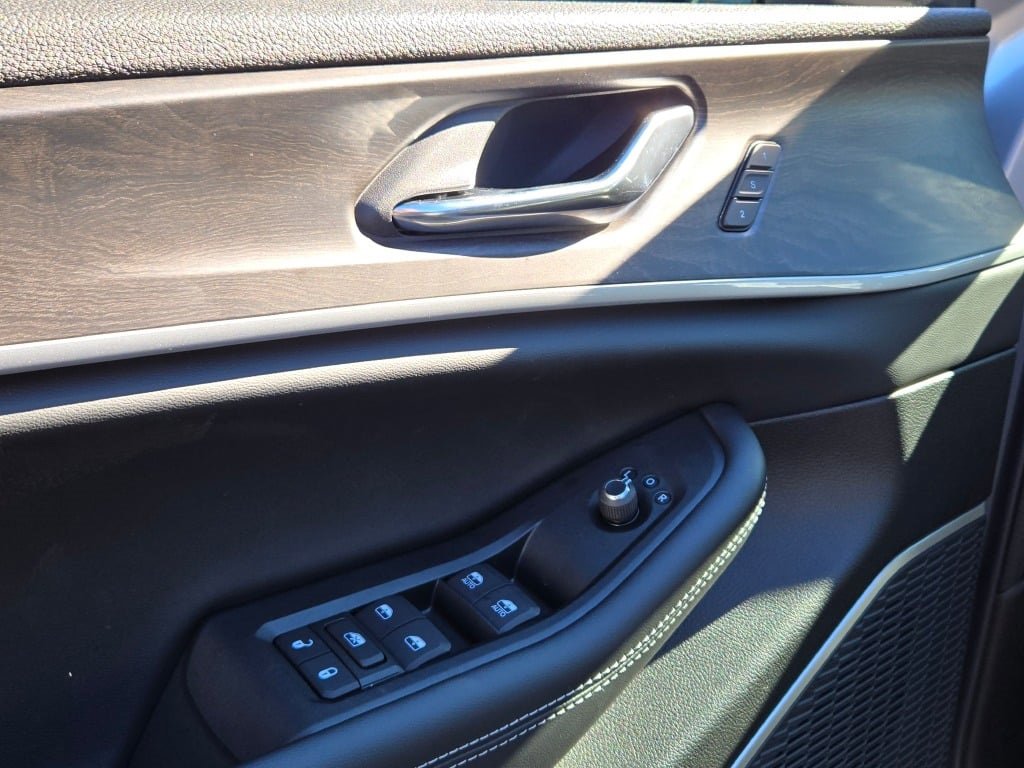 New 2025 Jeep Grand Cherokee Limited w/ Luxury Tech Group II image 23