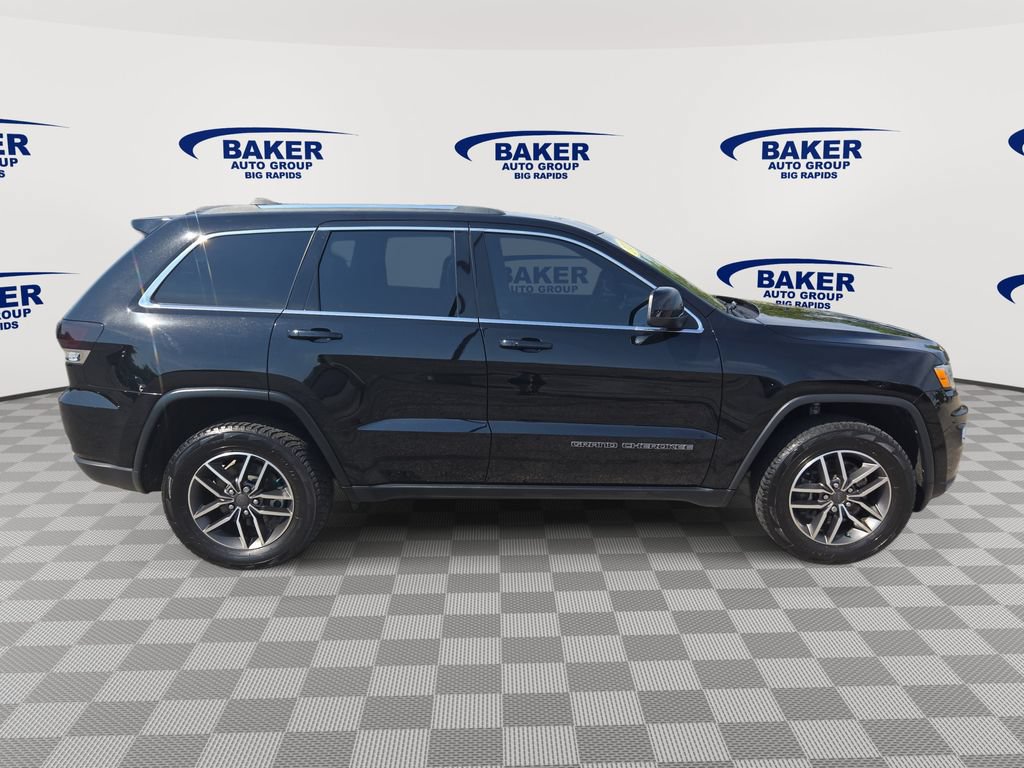 Used 2021 Jeep Grand Cherokee Laredo AWD/4WD image 2