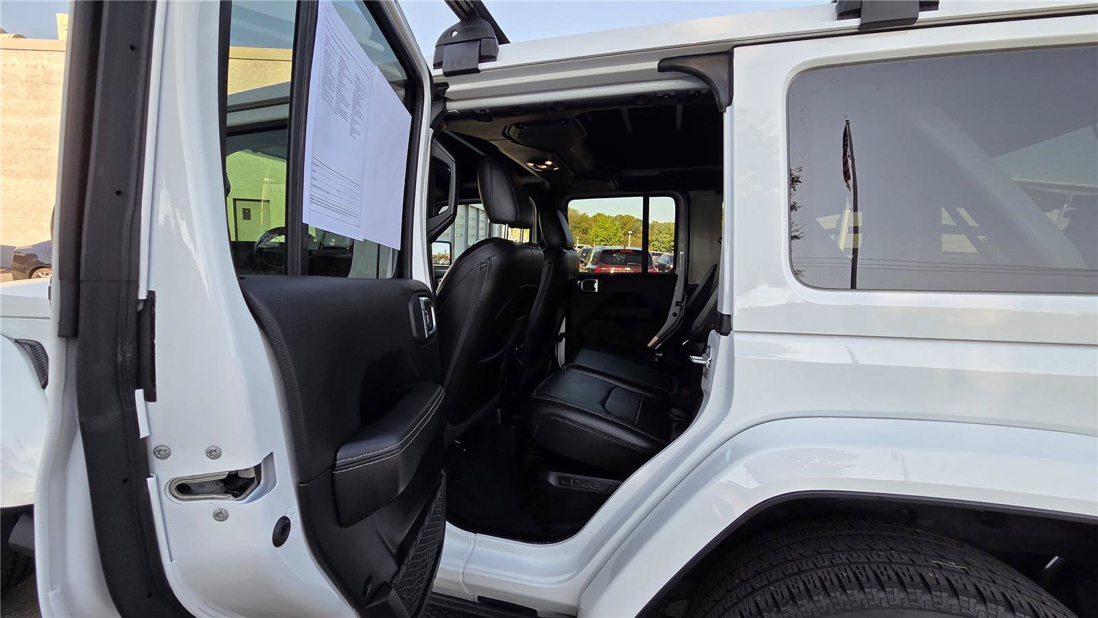 Used 2022 Jeep Wrangler Unlimited Sahara w/ Cold Weather Group AWD/4WD image 25