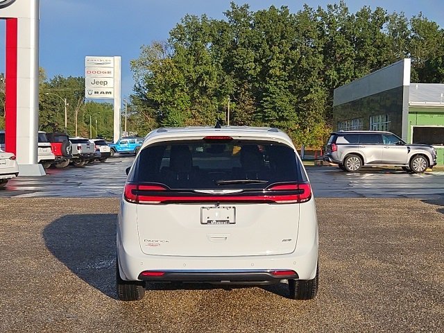 New 2026 Chrysler Pacifica Select image 8