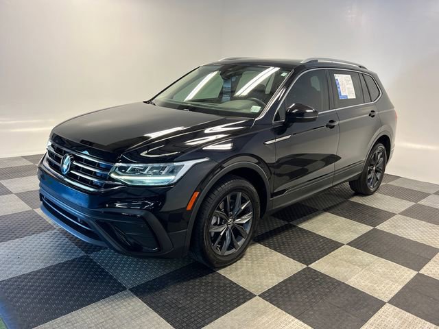 Certified 2022 Volkswagen Tiguan SE FWD image 3